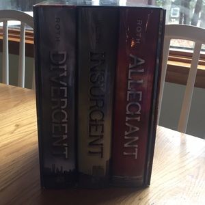 Divergent book series